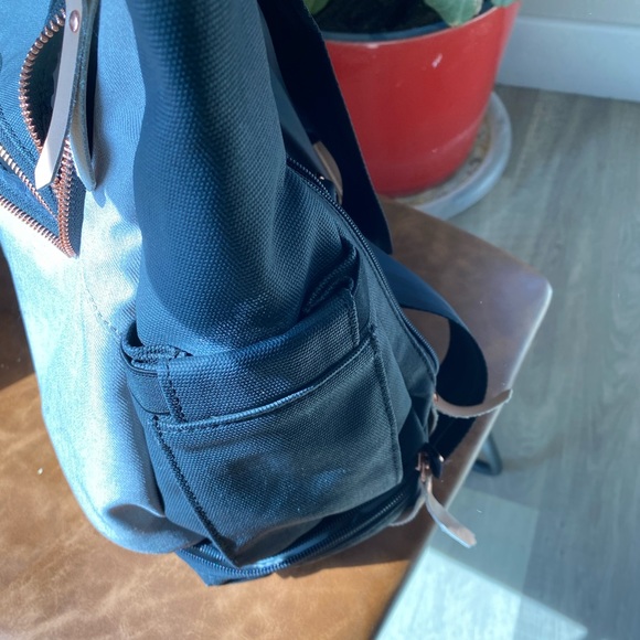 Petunia Pickle Bottom pivot diaper bag - Picture 7 of 9